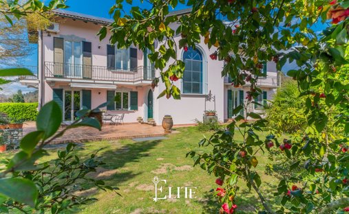 Villa in Sesto Calende, Lombardy, Italy 1