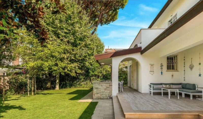 Villa in Vittoria Apuana, Forte dei Marmi, Tuscany 2 - 15581368