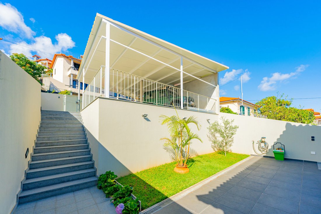 Villa in Santa Cruz, Autonome Region Madeira, Portugal 2 - 15580567