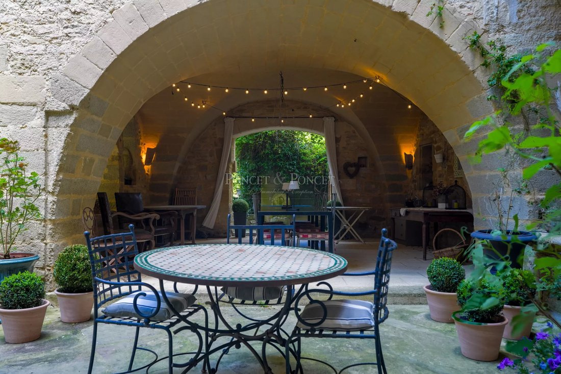 Estate in Uzès, Occitania, France 4 - 15583756