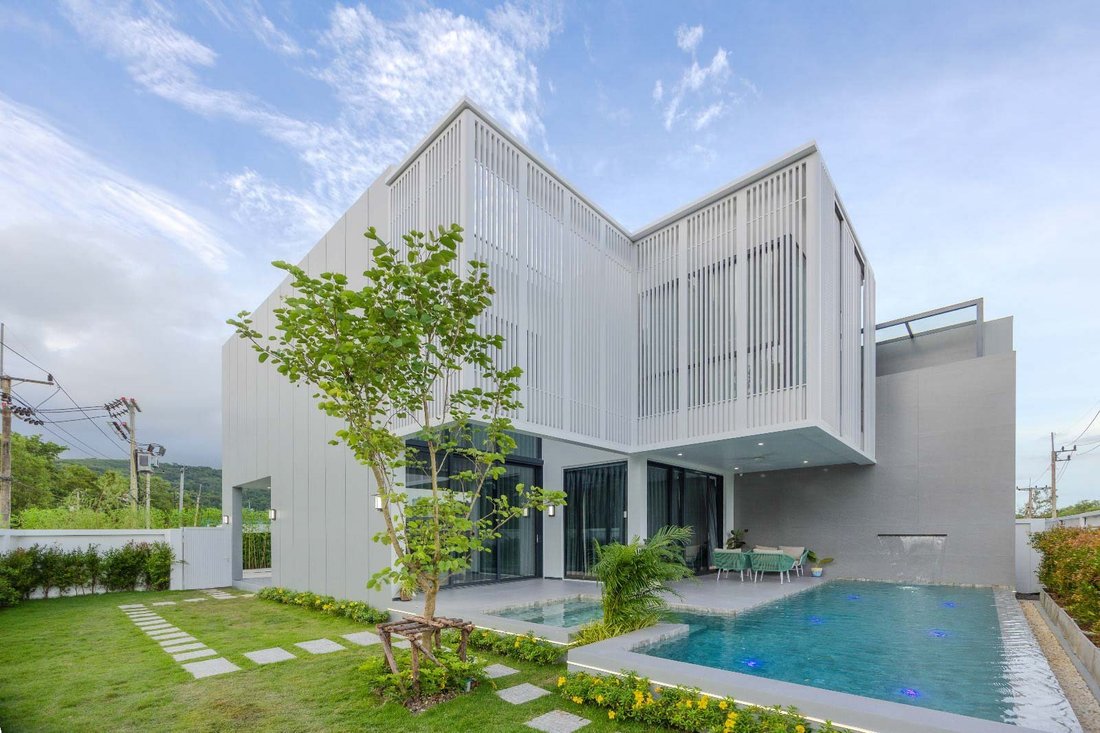 Villa in Chalong, Phuket, Thailand 1 - 15583871