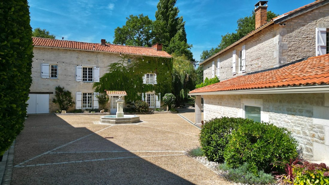 House in Vieil Angoulême-Centre Ville, Angoulême, France 2 - 15583924