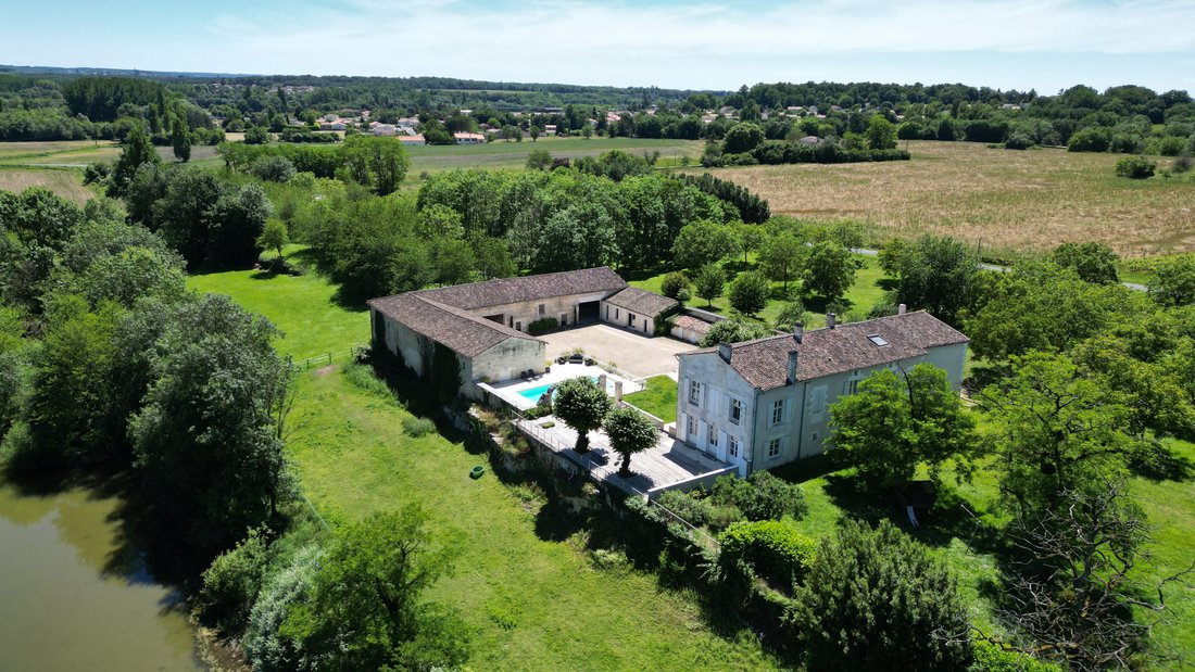 Estate in Vieil Angoulême-Centre Ville, Angoulême, France 4 - 15584137