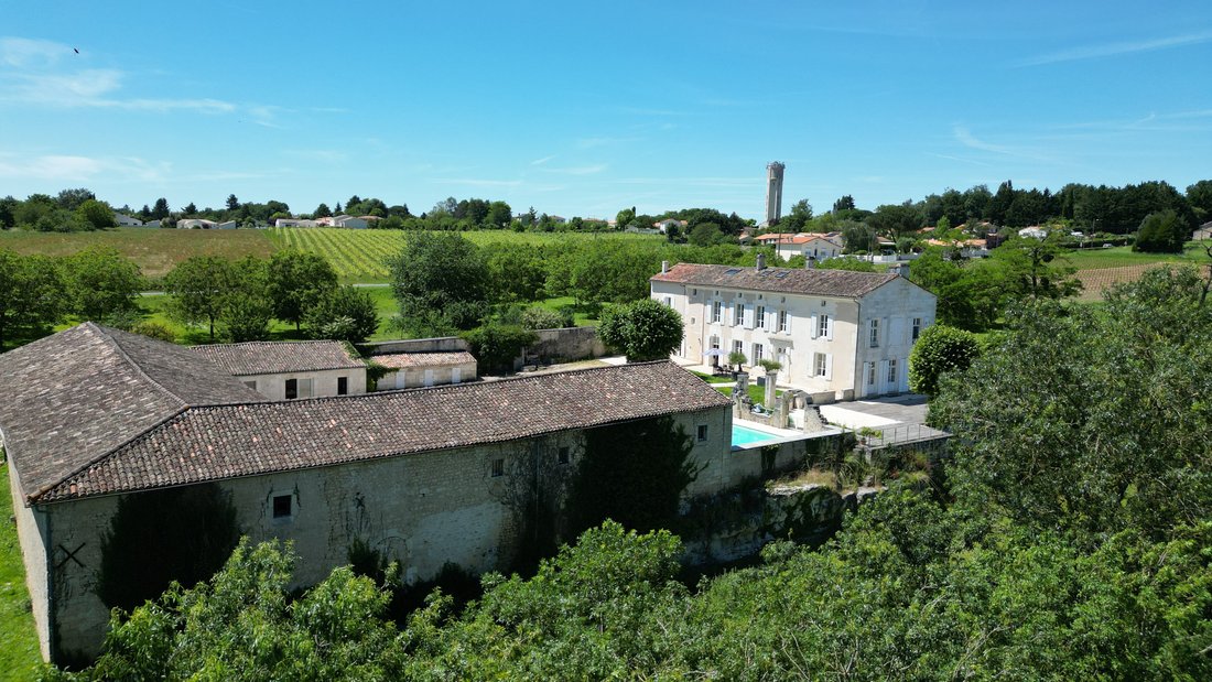 Estate in Vieil Angoulême-Centre Ville, Angoulême, France 2 - 15584137