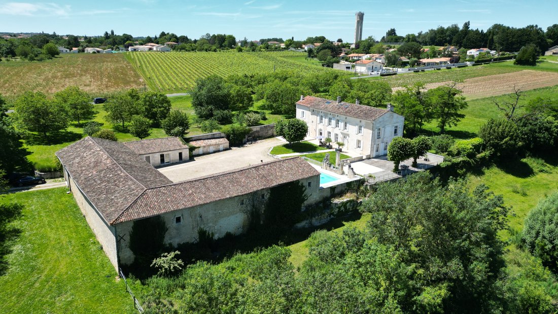 Estate in Vieil Angoulême-Centre Ville, Angoulême, France 3 - 15584137