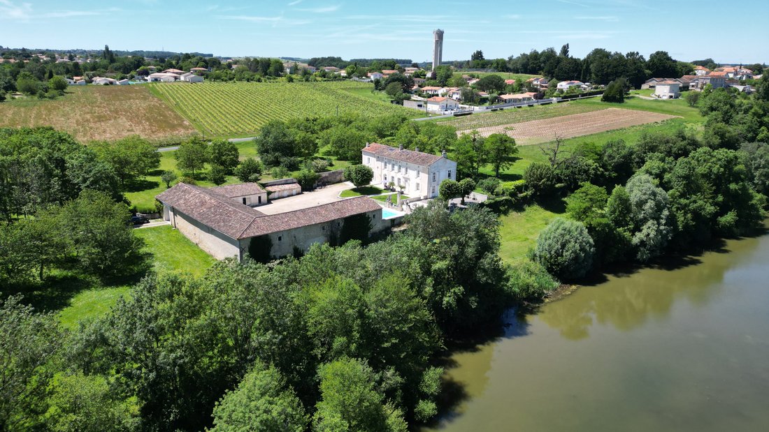 Estate in Vieil Angoulême-Centre Ville, Angoulême, France 1 - 15584137