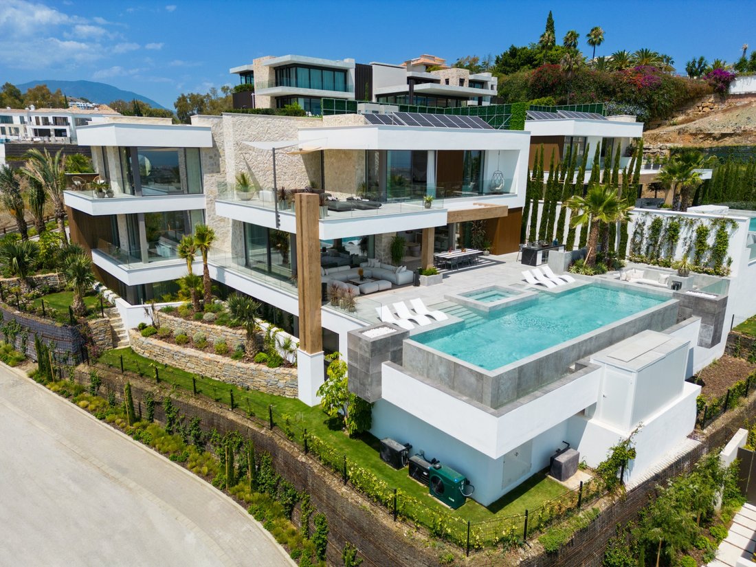 Villa in La Quinta, Benahavis, Andalusia 1 - 15584418