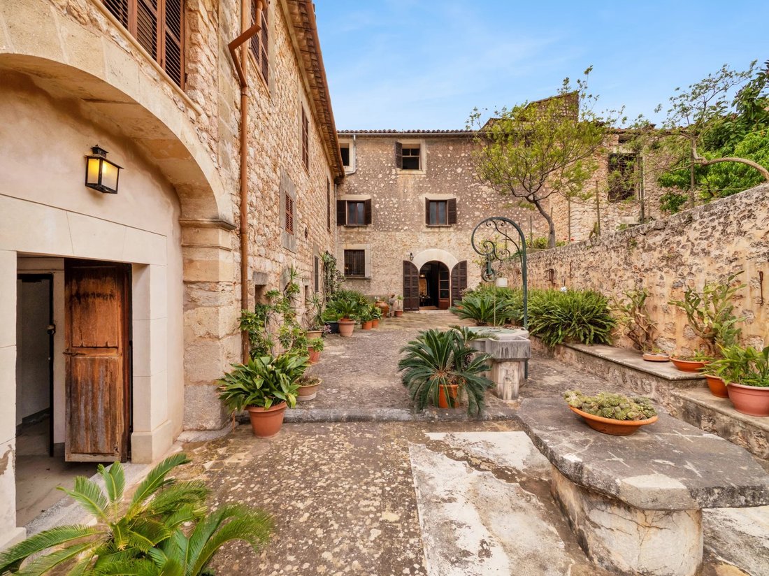 Villa in Fornalutx, Balearic Islands, Spain 1 - 15584888