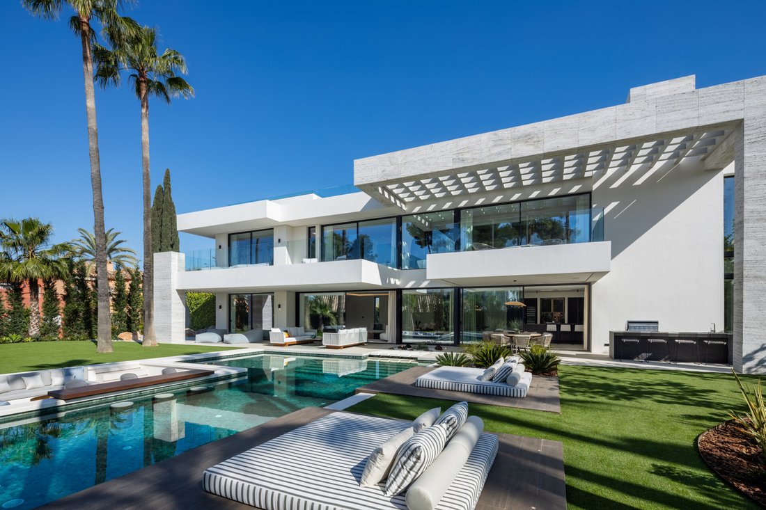 Villa in Puerto Banus, Marbella, Spain 1 - 15584448