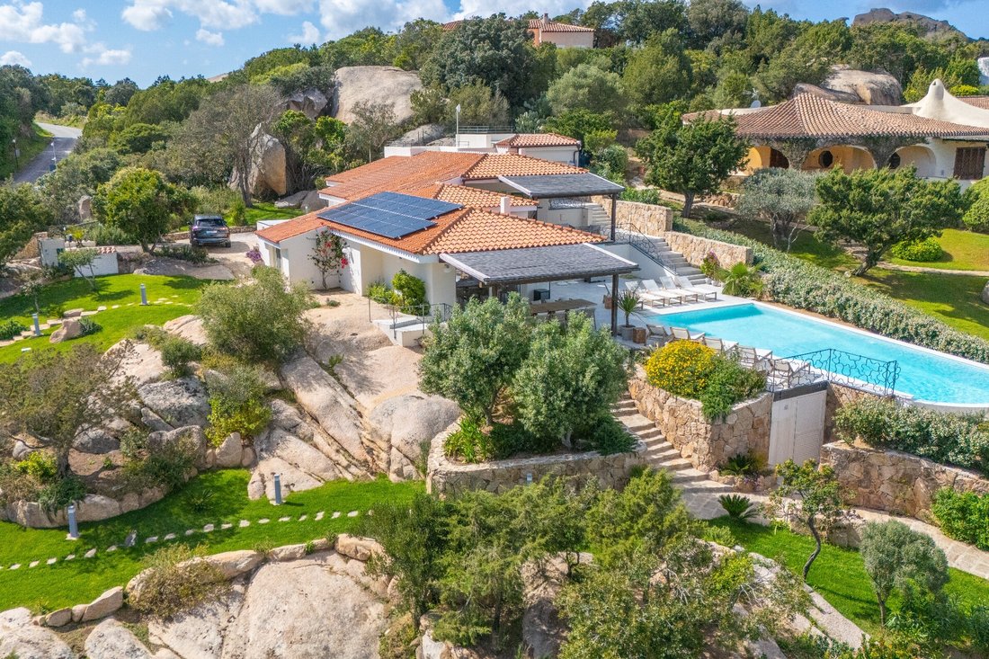 Casa en Punta Sardegna, Cerdeña, Italia 1 - 15586956