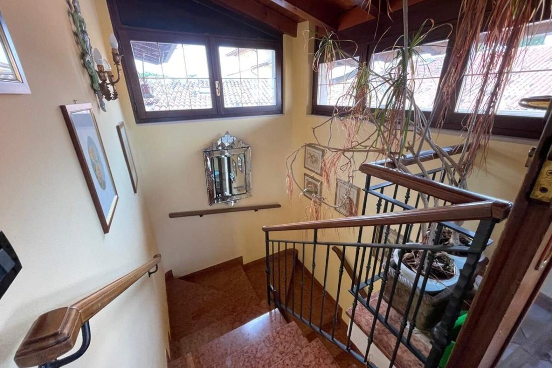 Villa in Moniga del Garda, Lombardy, Italy 4 - 15585703