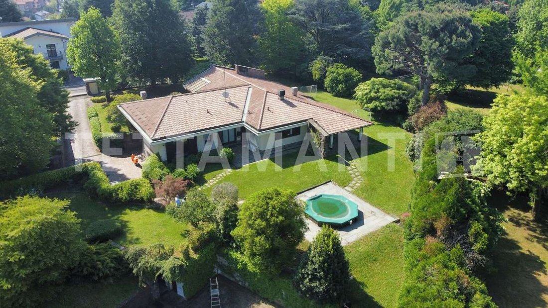 Villa in Brugnola, Cantu, Lombardy 1 - 15585947