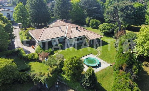 Villa in Brugnola, Cantu, Lombardy 1