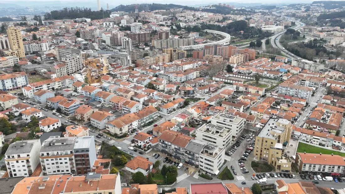 Terreno a Mafamude e Vilar do Paraiso, Oporto, Portogallo 1 - 15260700