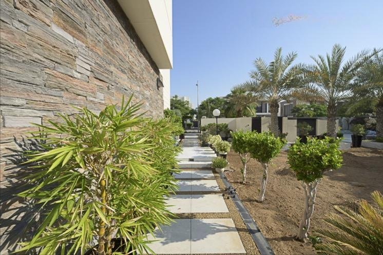 Villa in Damac Hills, Dubai, United Arab Emirates 1 - 15540712
