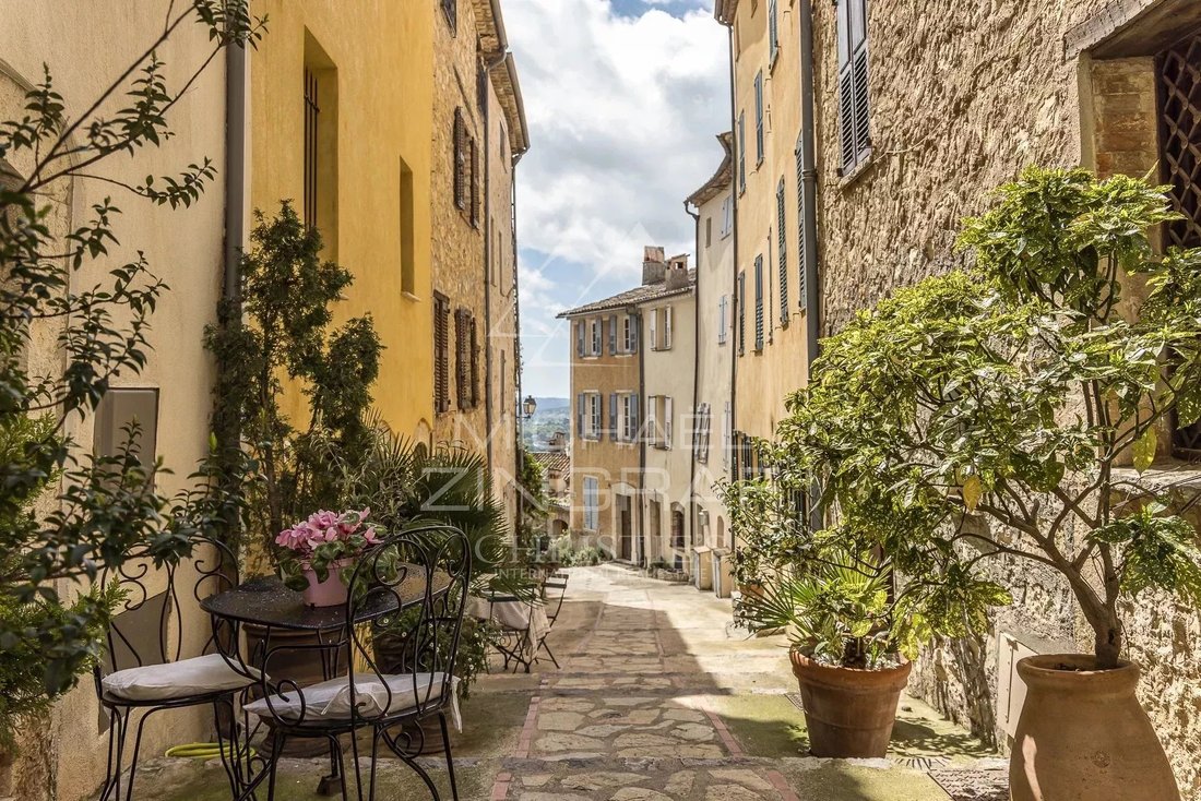 House in Châteauneuf-Grasse, Provence-Alpes-Côte d'Azur, France 2 - 15589217