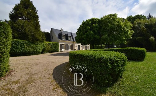 Castle for Sale in Bourges, Centre-Val de Loire, France