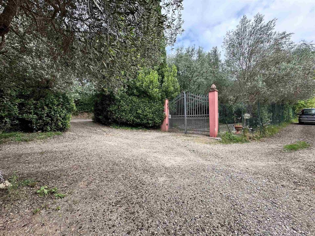 Villa in Lastra a Signa, Tuscany, Italy 4 - 15591338