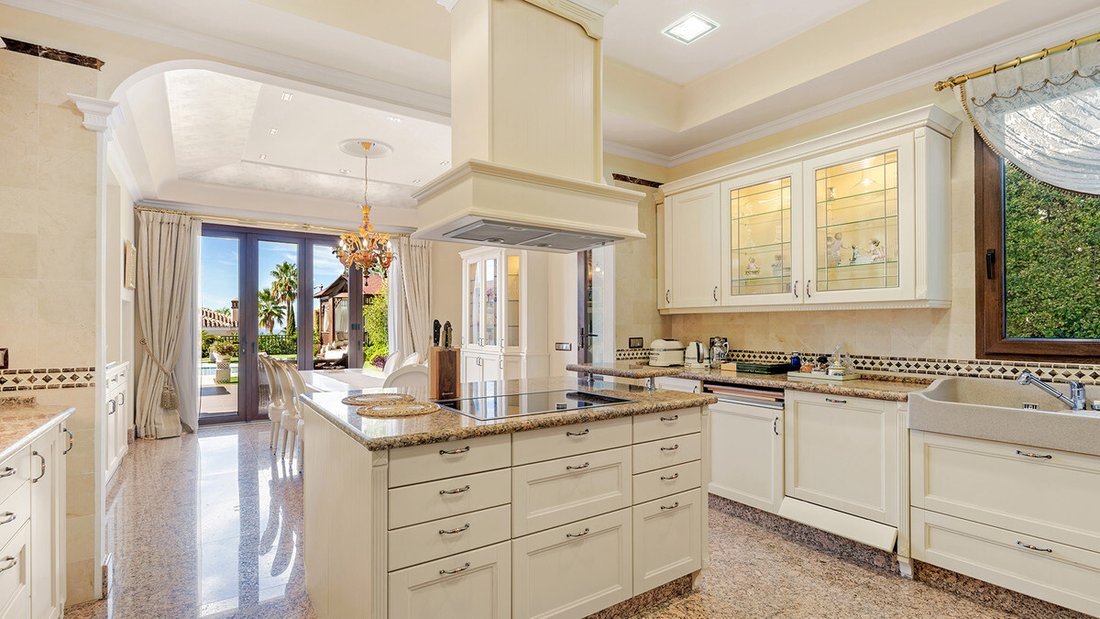 Villa in Sierra Blanca, Marbella, Spain 2 - 15593957