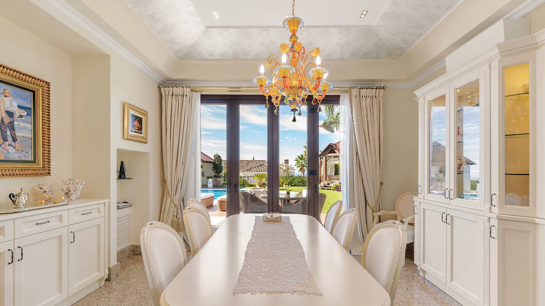 Villa in Sierra Blanca, Marbella, Spain 4 - 15593957