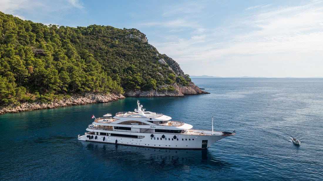 Motor Yacht in Split, Split-Dalmatia County, Croatia 1 - 15572406