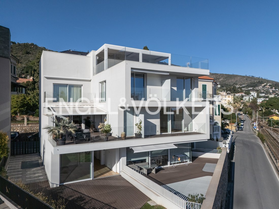 House in Central Hill, Alassio, Liguria 1 - 15594677