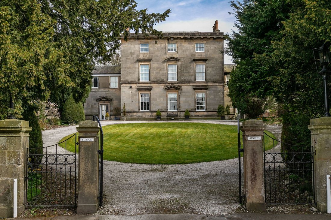 Townhouse in Burton-in-Kendal, England 1 - 15596813