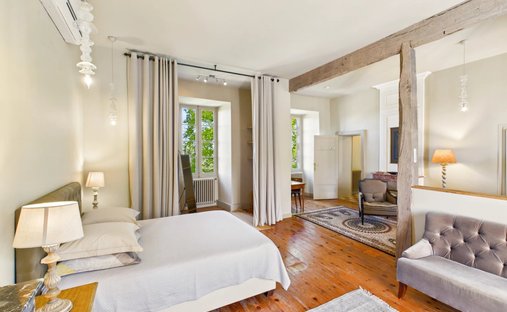 The Noble Chartreuse With Swimming Pool And Pigeoneer