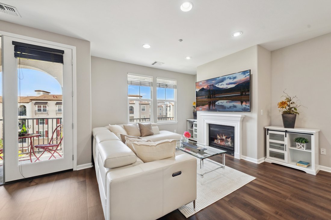 Top Floor Condo With Modern Upgrades In In Dublin, California, United ...