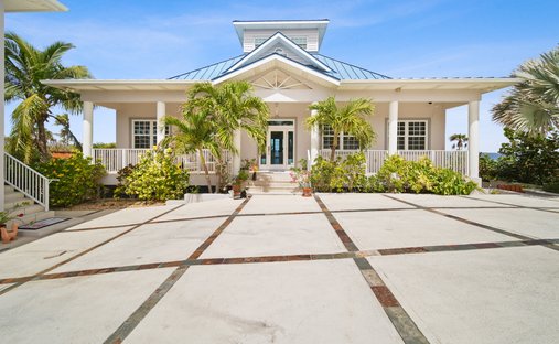 House in Gun Bay, East End, Cayman Islands 1