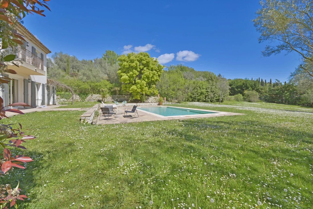 Estate in Châteauneuf-Grasse, Provence-Alpes-Côte d'Azur, France 2 - 15600708