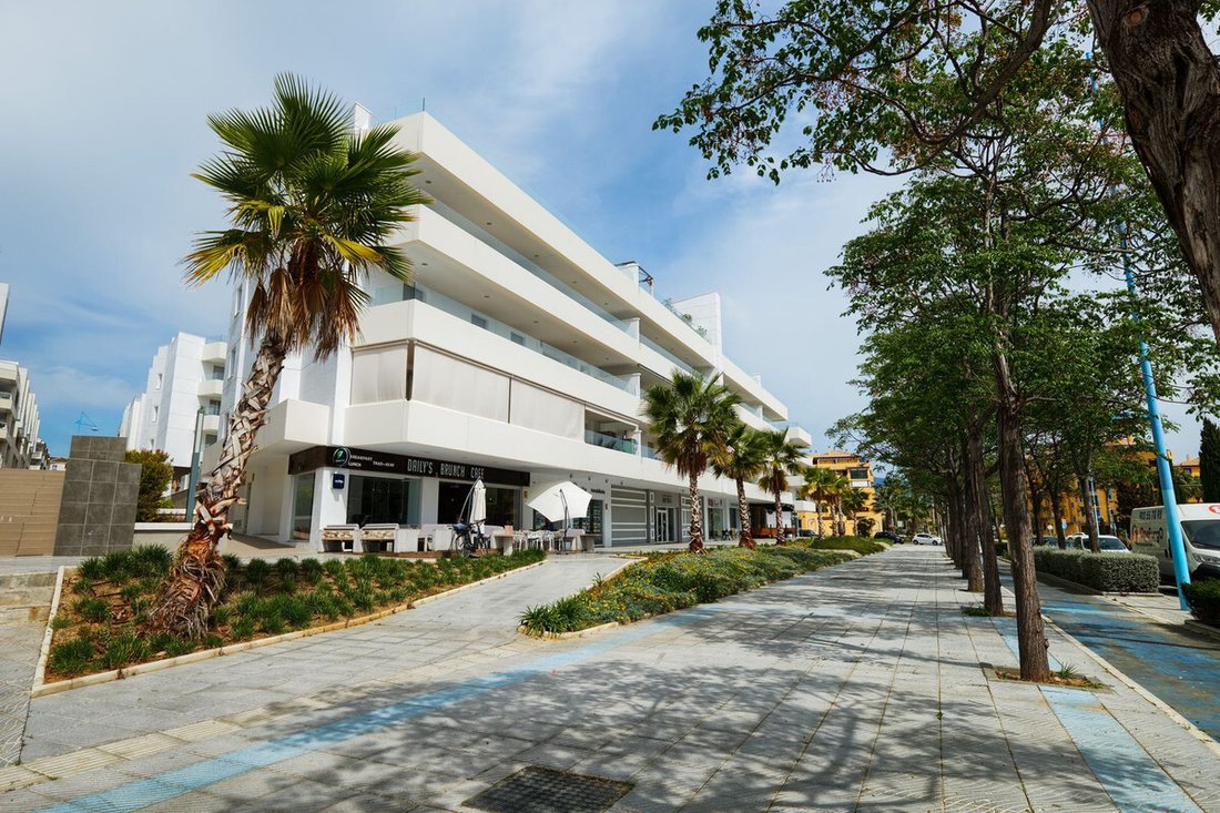 Apartment in San Pedro de Alcantara, Andalusia, Spain 3 - 15600695