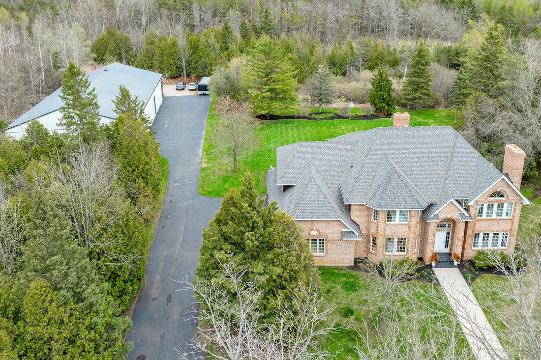 House in Milton, Ontario, Canada 2 - 15603012