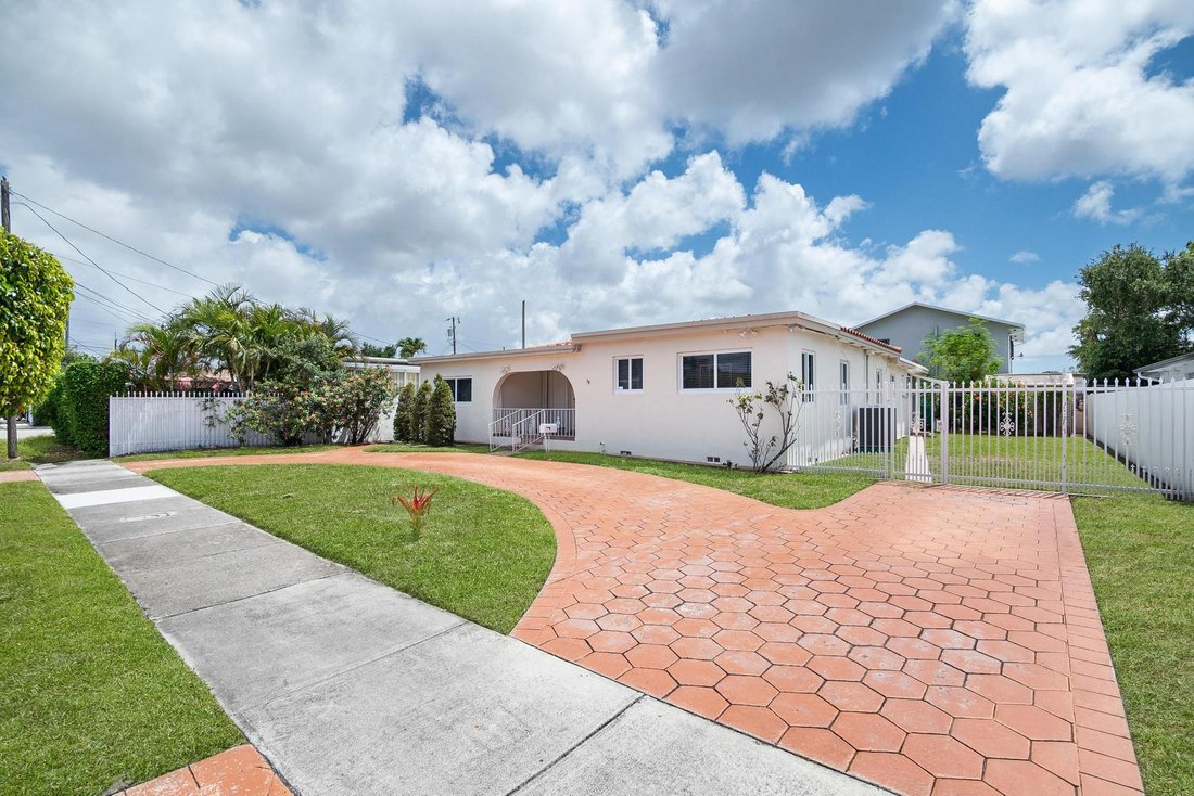House in Miami, Florida, United States 3 - 15601340