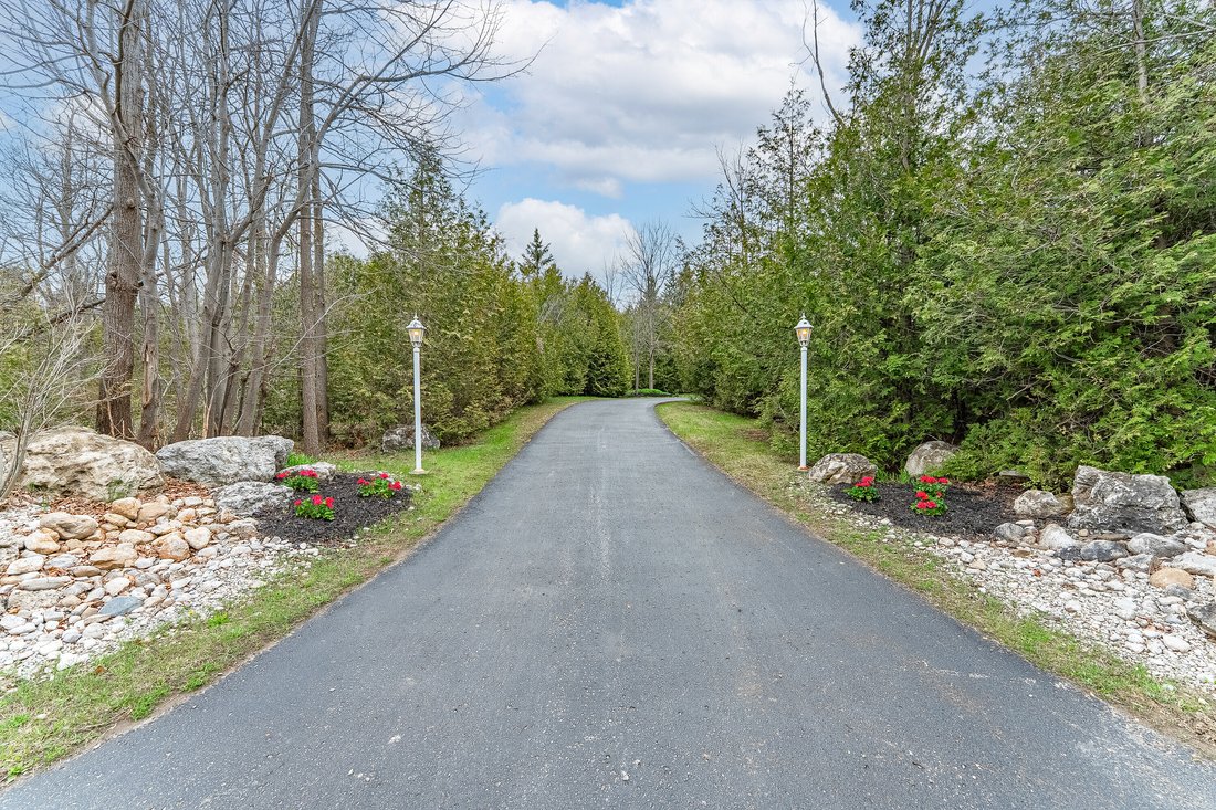 House in Milton, Ontario, Canada 5 - 15603012