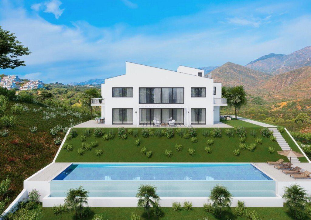 Villa in Elviria-Cabopino, Marbella, Spain 2 - 15603063