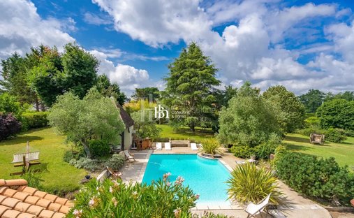 Country House in Sud, Léognan, France 1
