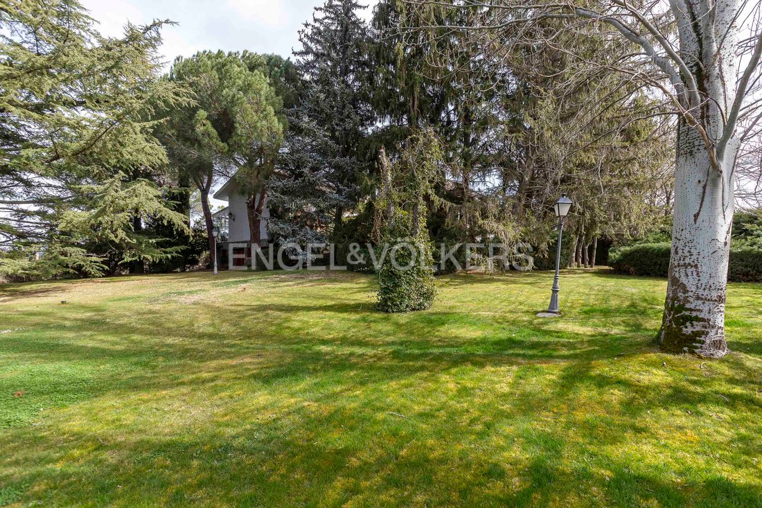 Townhouse in Mirador de la Sierra, Community of Madrid, Spain 1 - 13132911