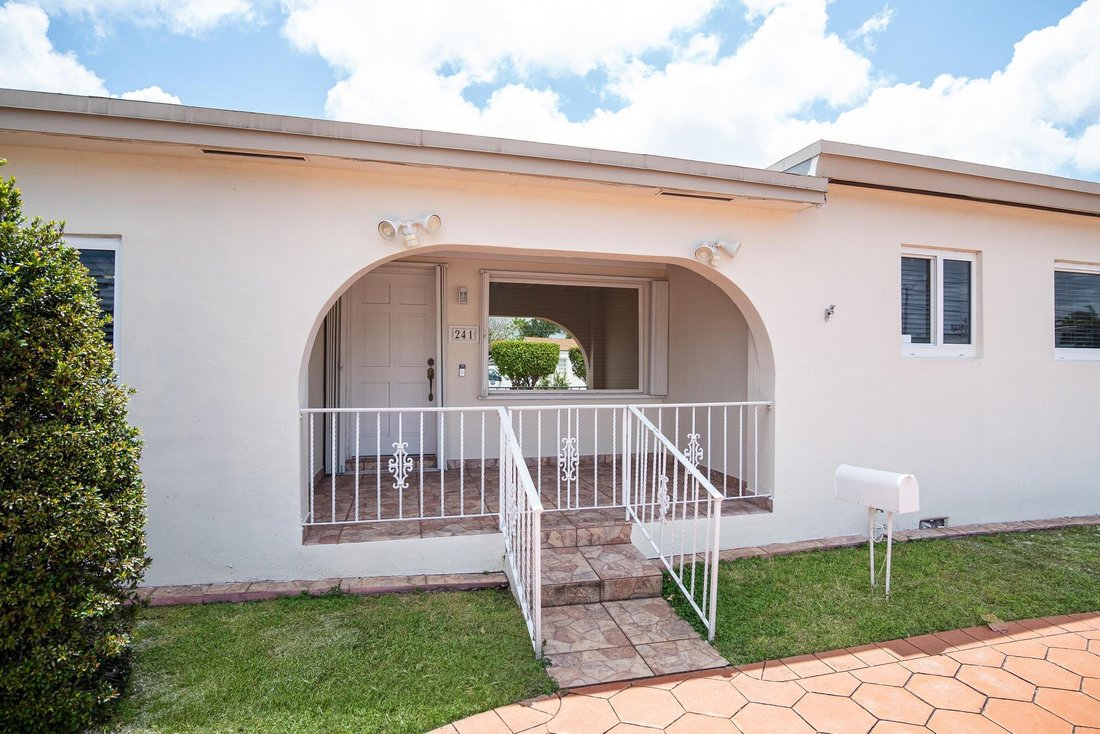 House in Miami, Florida, United States 4 - 15601340