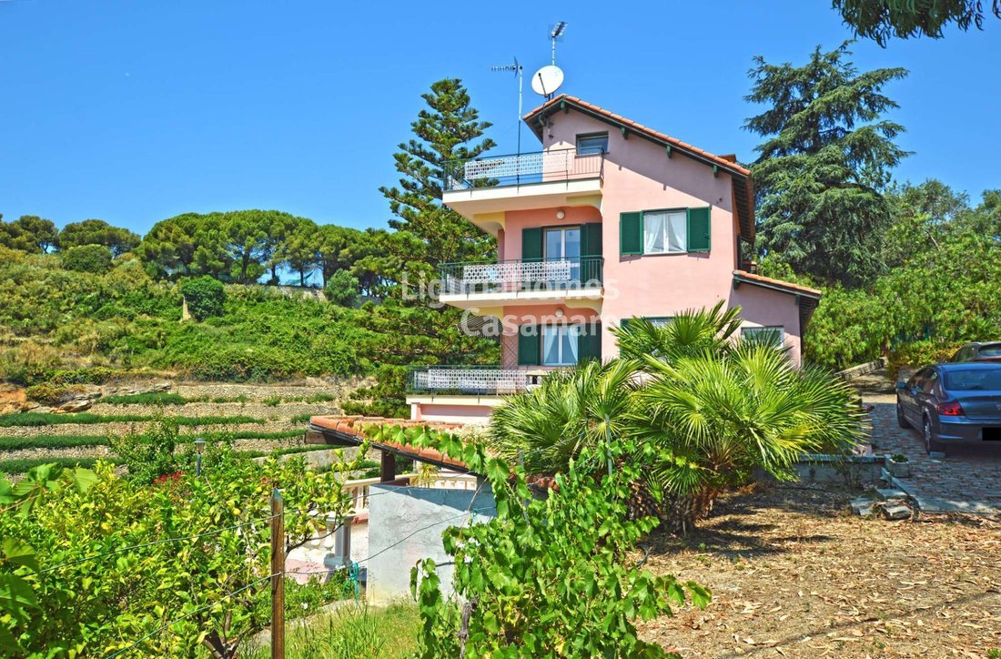 Villa in Bordighera, Liguria, Italy 2 - 11297157