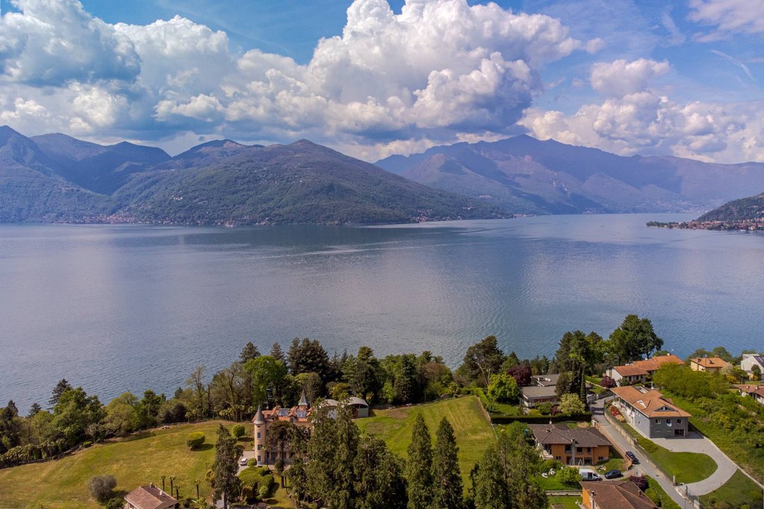 Villa in Luino, Lombardy, Italy 3 - 15586476