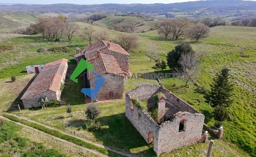 Country House in Asciano, Tuscany, Italy 1