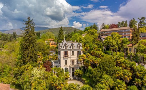 Villa a Luino, Lombardia, Italia 1