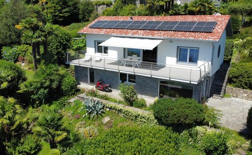 House in Luino, Lombardy, Italy 1