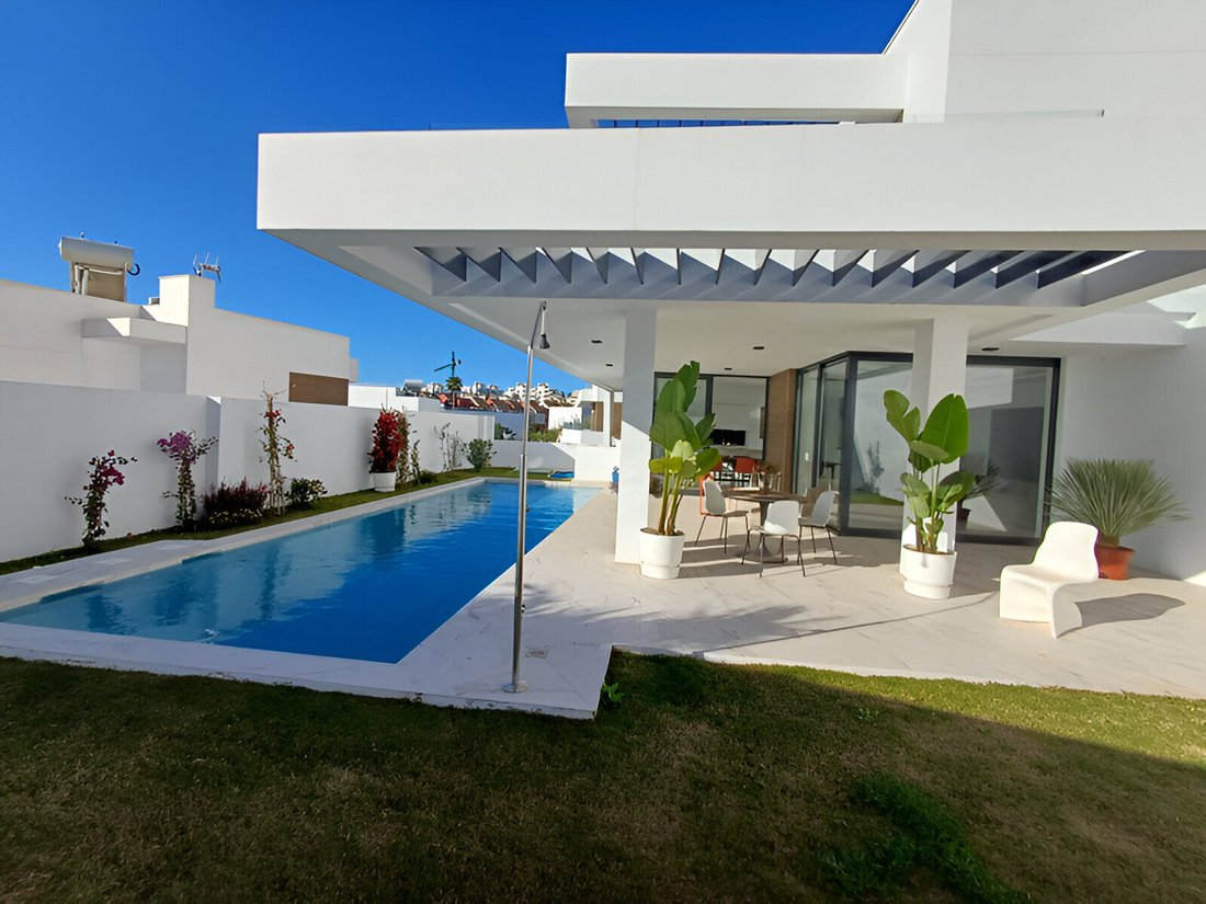 Villa in Cancelada, Estepona, Andalusia 2 - 15604466