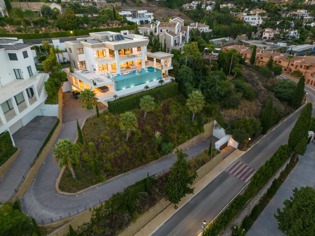 Villa in Marbella, Andalusia, Spain 2 - 15604403