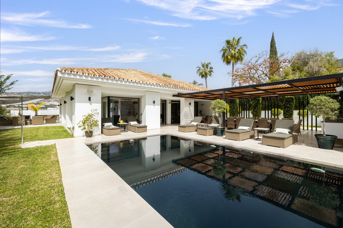 Villa in Nueva Andalucia, Marbella, Spain 1 - 15604405