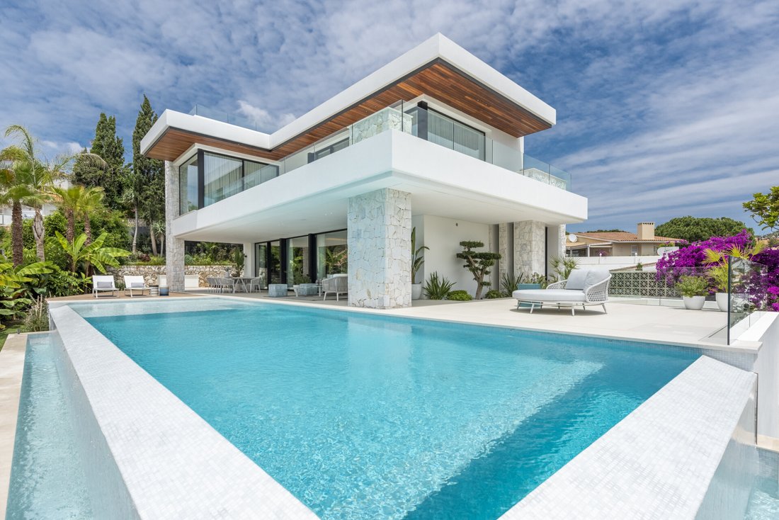 Villa in Elviria-Cabopino, Marbella, Spain 1 - 15604459