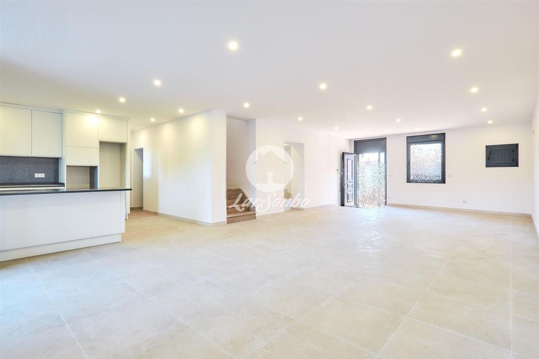 Townhouse in Senhora da Hora, Porto District, Portugal 1 - 15604146
