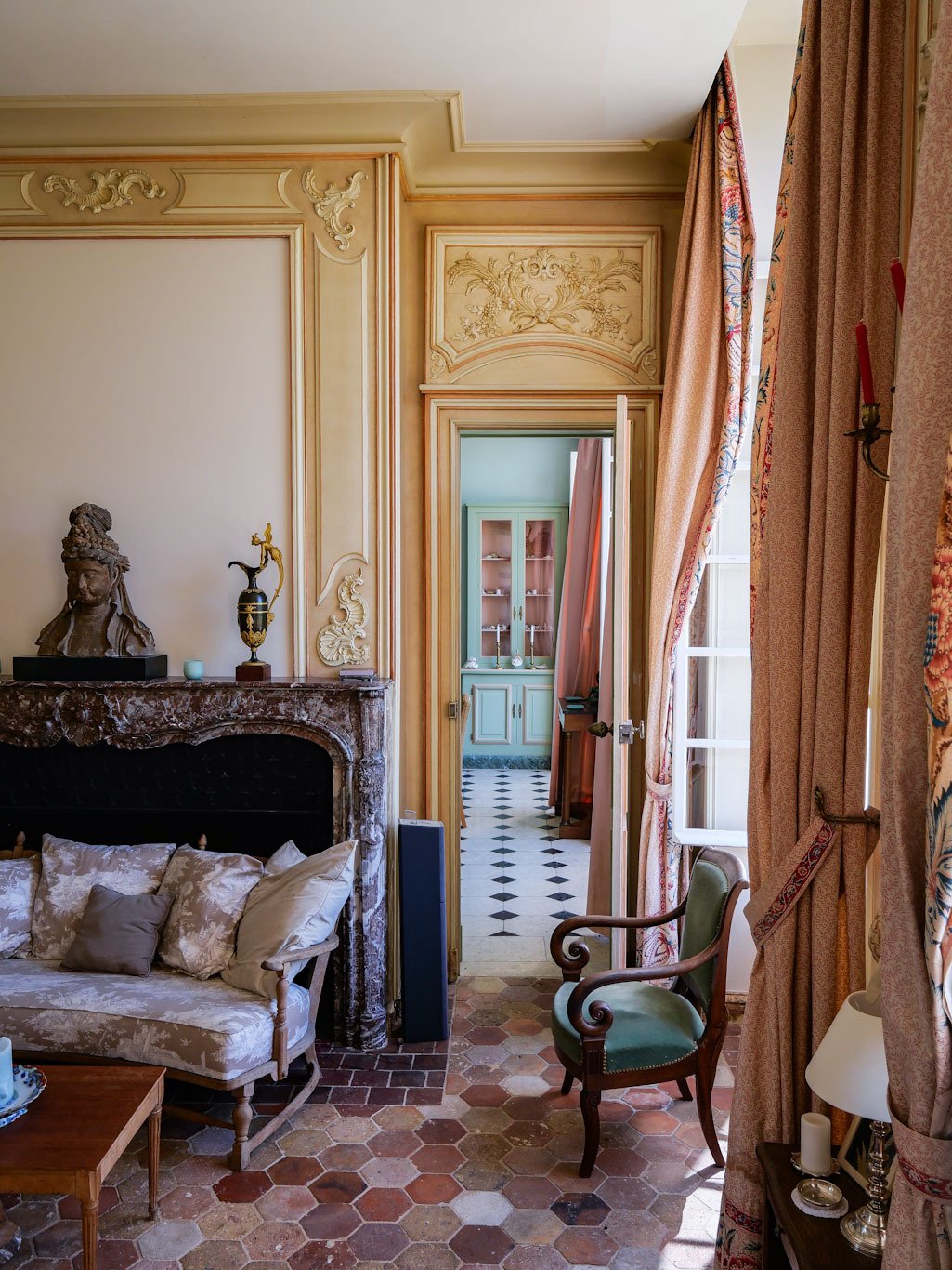 Bouchardon’s Island Dream: A Symmetrical 18th-Century Château Floating on the Marne